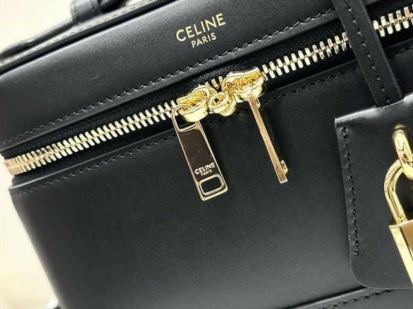 셀린느 사틴 카프스킨 배니티백 블랙 [매장가 300만원대]