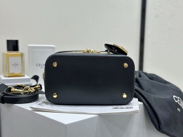 셀린느 사틴 카프스킨 배니티백 블랙 [매장가 300만원대]