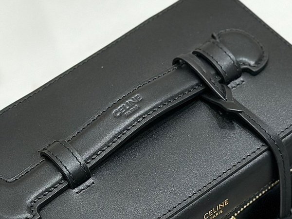 셀린느 사틴 카프스킨 배니티백 블랙 [매장가 300만원대]