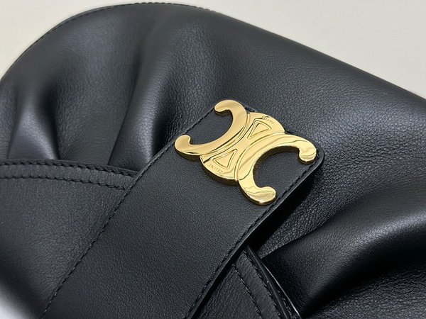 셀린느 미디엄 폴리 소프트 카프스킨 숄더백 [매장가 450만원대]