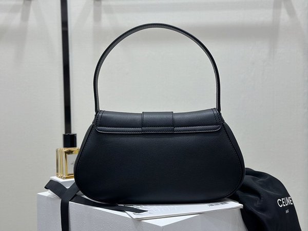 셀린느 미디엄 폴리 소프트 카프스킨 숄더백 [매장가 450만원대]