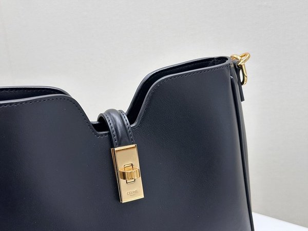 셀린느 스몰 소프트 16 까미유 백 부드러운 카프스킨 블랙 [매장가 430만원대]