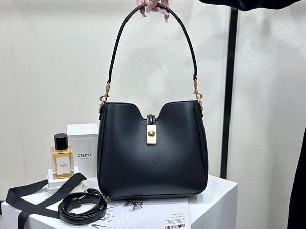 셀린느 스몰 소프트 16 까미유 백 부드러운 카프스킨 블랙 [매장가 430만원대]