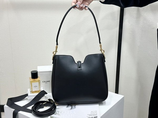 셀린느 스몰 소프트 16 까미유 백 부드러운 카프스킨 블랙 [매장가 430만원대]