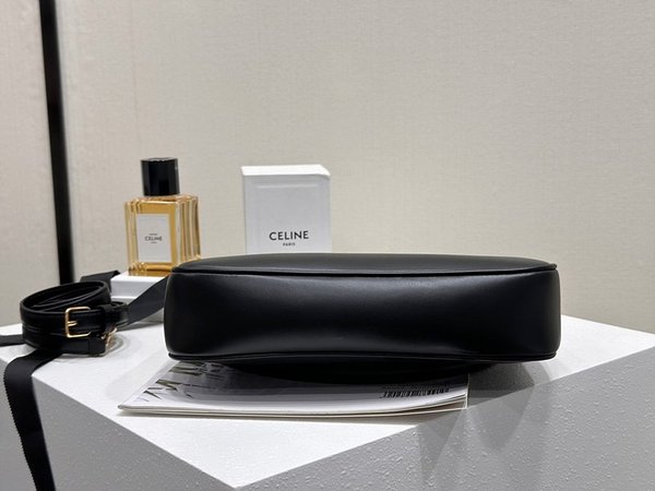 셀린느 스몰 소프트 16 까미유 백 부드러운 카프스킨 블랙 [매장가 430만원대]