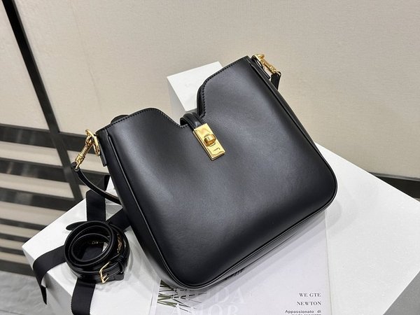 셀린느 스몰 소프트 16 까미유 백 부드러운 카프스킨 블랙 [매장가 430만원대]