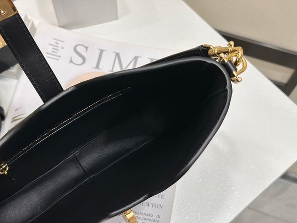 셀린느 스몰 소프트 16 까미유 백 부드러운 카프스킨 블랙 [매장가 430만원대]