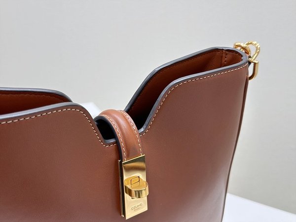 셀린느 스몰 소프트 16 까미유 백 부드러운 카프스킨 탠 [매장가 430만원대]