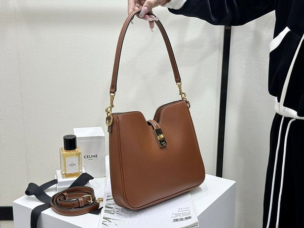 셀린느 스몰 소프트 16 까미유 백 부드러운 카프스킨 탠 [매장가 430만원대]