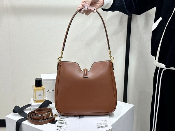 셀린느 스몰 소프트 16 까미유 백 부드러운 카프스킨 탠 [매장가 430만원대]