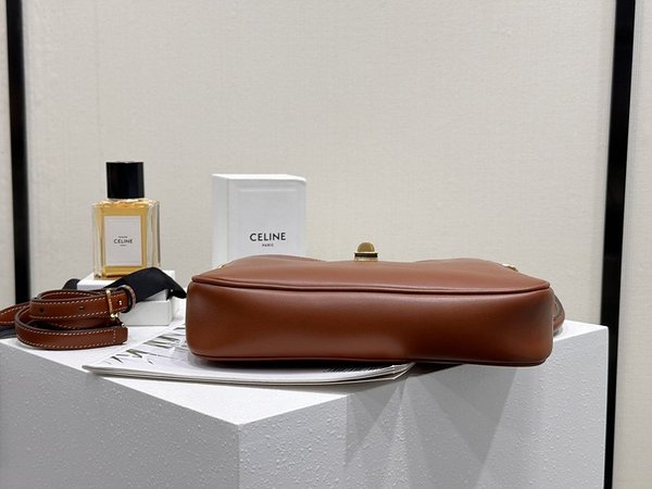 셀린느 스몰 소프트 16 까미유 백 부드러운 카프스킨 탠 [매장가 430만원대]