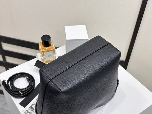 셀린느 미니 퀴르 트리옹프 아나이스 카바스 그레이드 카프스킨 블랙 [매장가 360만원대]