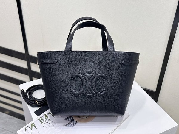 셀린느 미니 퀴르 트리옹프 아나이스 카바스 그레이드 카프스킨 블랙 [매장가 360만원대]