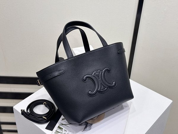 셀린느 미니 퀴르 트리옹프 아나이스 카바스 그레이드 카프스킨 블랙 [매장가 360만원대]