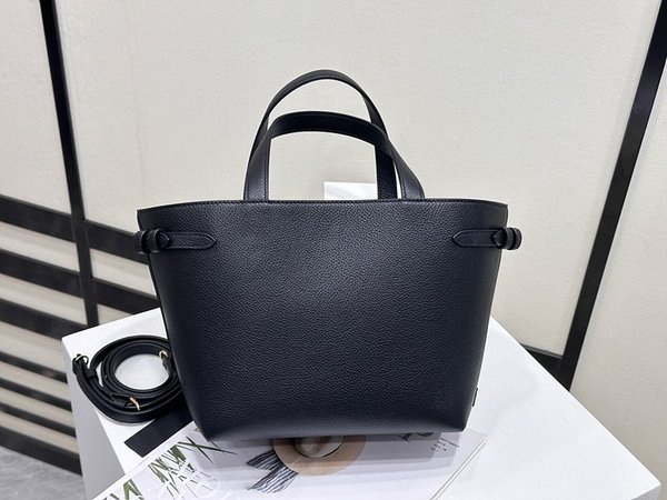 셀린느 미니 퀴르 트리옹프 아나이스 카바스 그레이드 카프스킨 블랙 [매장가 360만원대]