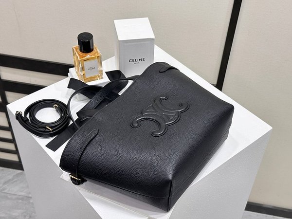 셀린느 미니 퀴르 트리옹프 아나이스 카바스 그레이드 카프스킨 블랙 [매장가 360만원대]