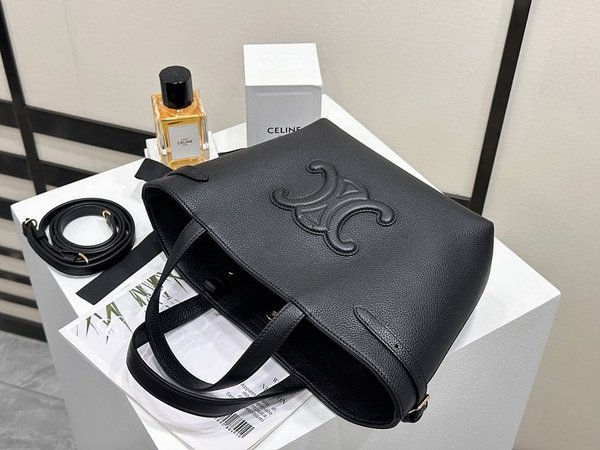 셀린느 미니 퀴르 트리옹프 아나이스 카바스 그레이드 카프스킨 블랙 [매장가 360만원대]