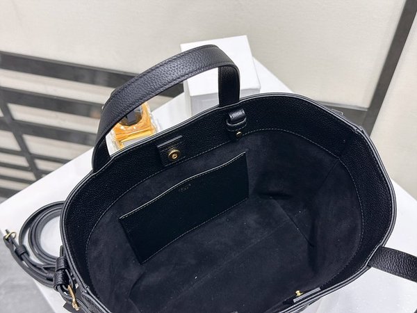 셀린느 미니 퀴르 트리옹프 아나이스 카바스 그레이드 카프스킨 블랙 [매장가 360만원대]