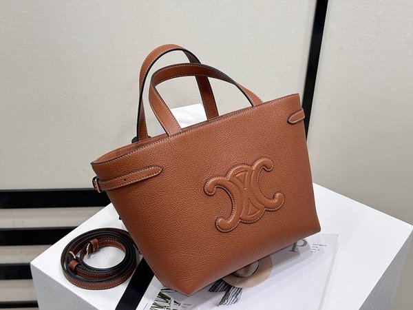 셀린느 미니 퀴르 트리옹프 아나이스 카바스 그레이드 카프스킨 탠 [매장가 360만원대]