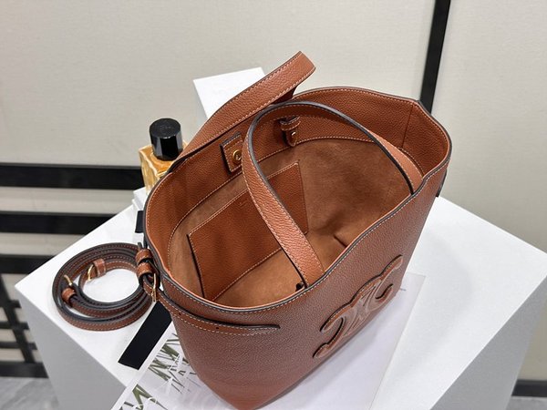 셀린느 미니 퀴르 트리옹프 아나이스 카바스 그레이드 카프스킨 탠 [매장가 360만원대]