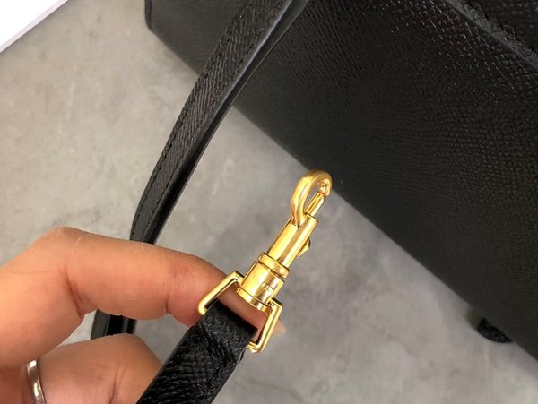 셀린느 나노 벨트백 그레인 카프스킨 블랙 [매장가 300만원대]