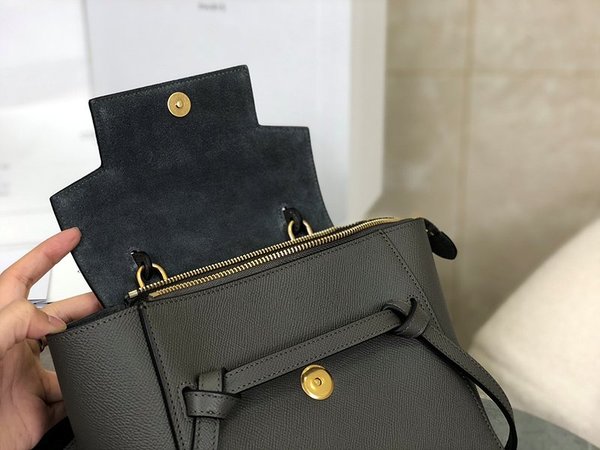 셀린느 나노 벨트백 그레인 카프스킨 그레이 [매장가 300만원대]