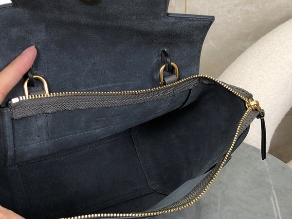 셀린느 나노 벨트백 그레인 카프스킨 그레이 [매장가 300만원대]