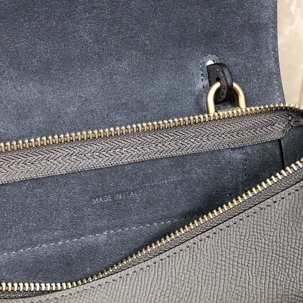 셀린느 나노 벨트백 그레인 카프스킨 그레이 [매장가 300만원대]