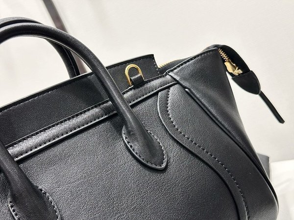 셀린느 리틀 러기지 서플 샤이니 램스킨 블랙 [매장가 485만원대]