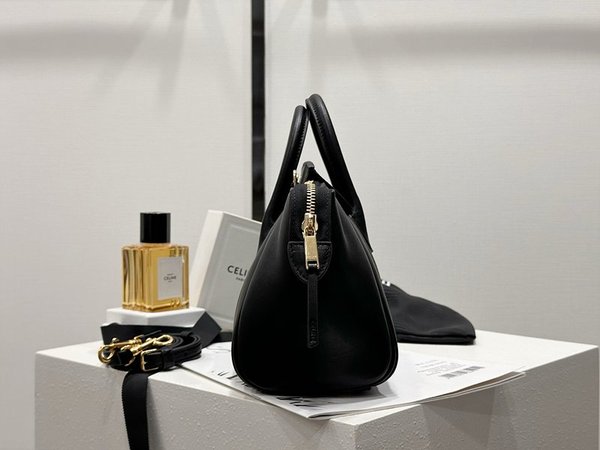 셀린느 리틀 러기지 서플 샤이니 램스킨 블랙 [매장가 485만원대]