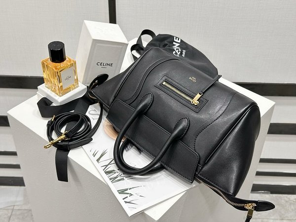 셀린느 리틀 러기지 서플 샤이니 램스킨 블랙 [매장가 485만원대]