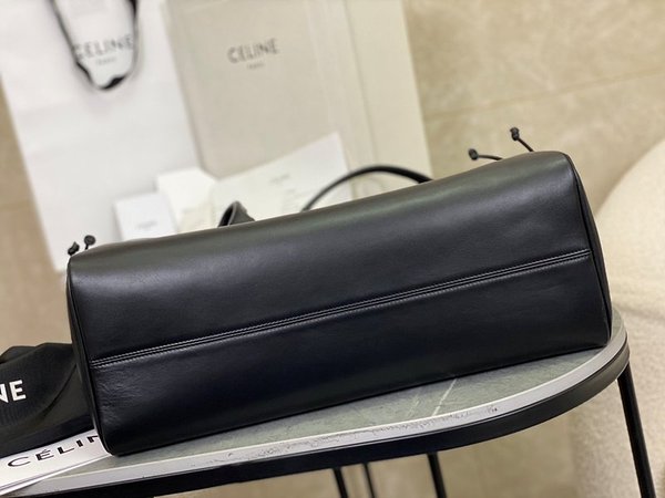 셀린느 카바스 드로스트링 퀴르 트리오페 블랙 [매장가 370만원대]