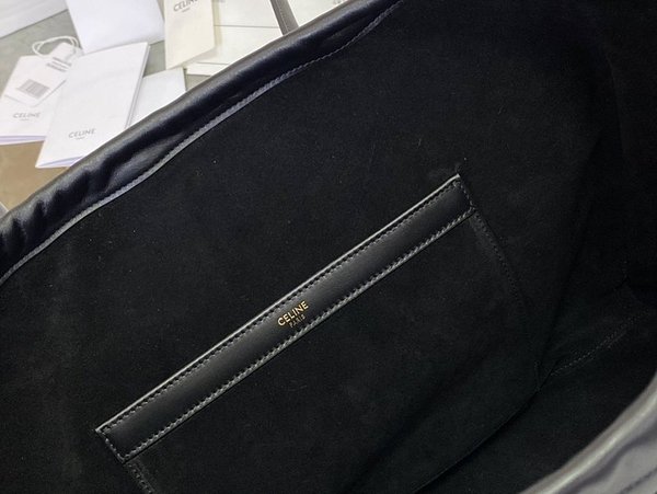 셀린느 카바스 드로스트링 퀴르 트리오페 블랙 [매장가 370만원대]