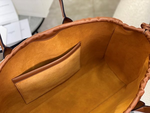 셀린느 카바스 드로스트링 퀴르 트리오페 탠 [매장가 370만원대]