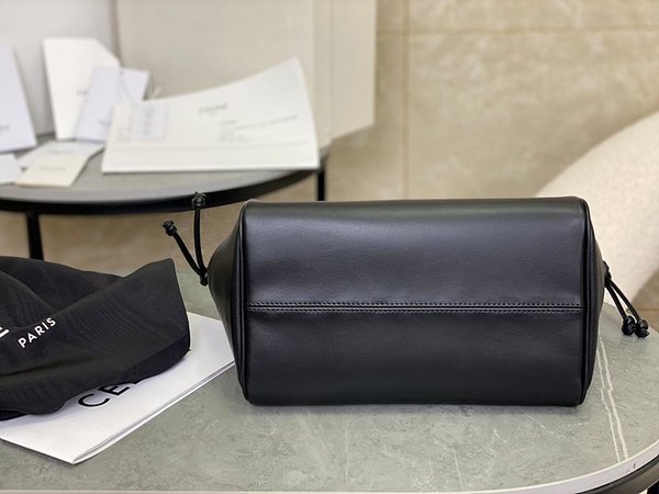 셀린느 스몰 카바스 드로스트링 퀴르 트리오페 블랙 [매장가 300만원대]