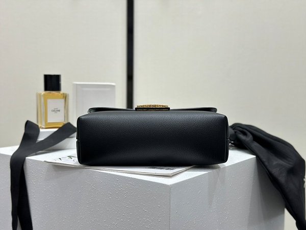 셀린느 틴 빅투아르 체인 숄더백 블랙 [매장가 400만원대]