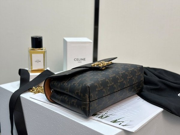 셀린느 틴 빅투아르 체인 숄더백 트리옹프 캔버스 & 카프스킨 탠 [매장가 400만원대]