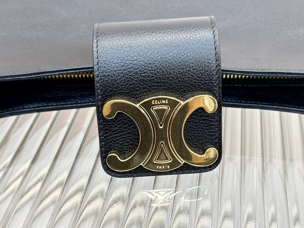 셀린느 윌튼 트리옹프 클러치 스무스 카프스킨 블랙 [매장가 350만원대]