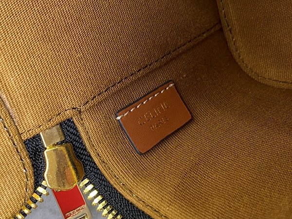 셀린느 트리옹프 캔버스 베니티 미니백 트리옹프 캔버스 & 카프스킨 탠 [매장가 150만원대]