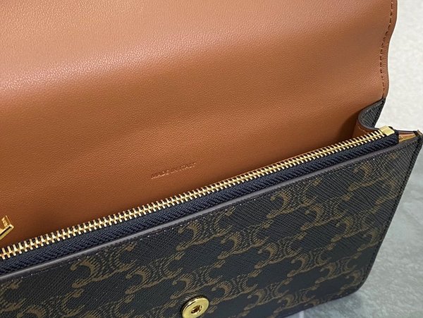 셀린느 트리오페 월렛 온 스트랩백 탠 [매장가 200만원대]