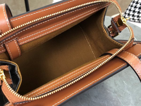 셀린느 트리오페 틴 카바스 드 프랑스 숄더백 트리옹프 캔버스 & 카프스킨 탠 [매장가 250만원대]