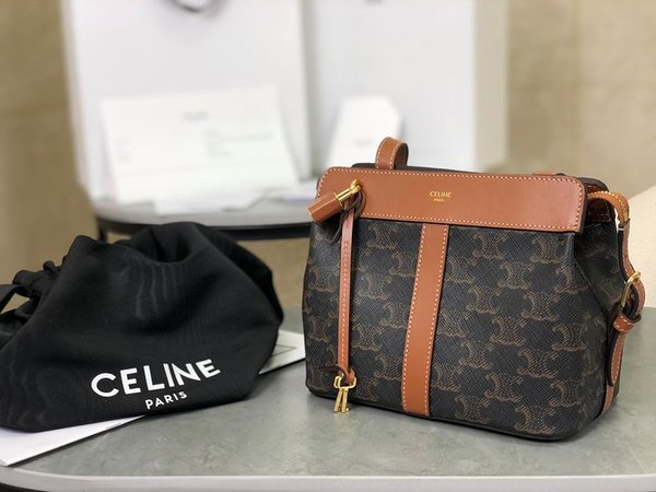 셀린느 트리오페 틴 카바스 드 프랑스 숄더백 트리옹프 캔버스 & 카프스킨 탠 [매장가 250만원대]