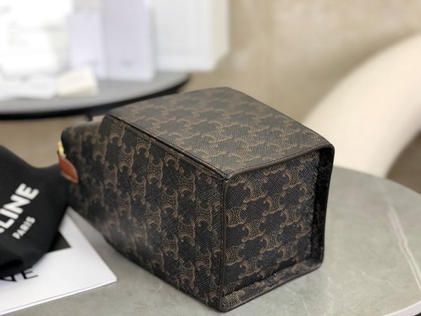 셀린느 트리오페 스트랩 박스백 탠 [매장가 230만원대]