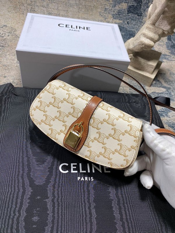 셀린느 타부 스트랩 클러치 트리옹프 캔버스 & 카프스킨 화이트 [매장가 200만원대]