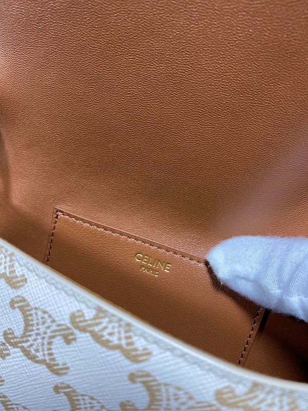 셀린느 타부 스트랩 클러치 트리옹프 캔버스 & 카프스킨 화이트 [매장가 200만원대]