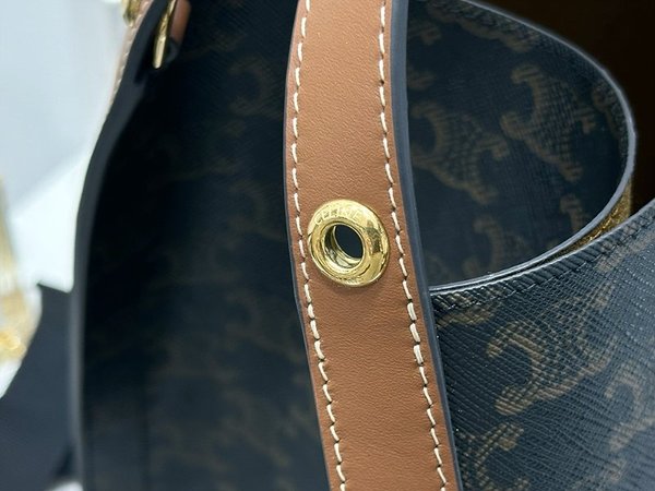 셀린느 큐브백 트리옹프 캔버스 & 내추럴 카프스킨 탠 [매장가 280만원대]