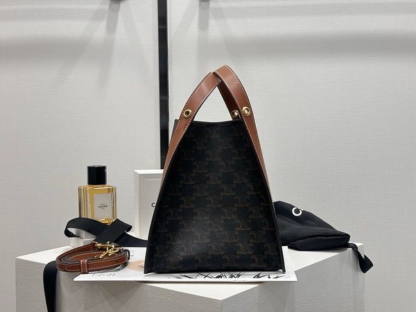 셀린느 큐브백 트리옹프 캔버스 & 내추럴 카프스킨 탠 [매장가 280만원대]