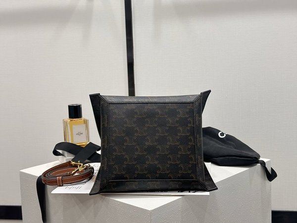 셀린느 큐브백 트리옹프 캔버스 & 내추럴 카프스킨 탠 [매장가 280만원대]