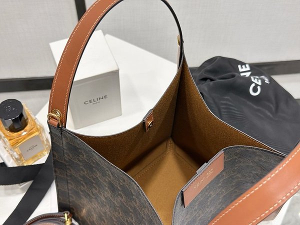 셀린느 큐브백 트리옹프 캔버스 & 내추럴 카프스킨 탠 [매장가 280만원대]