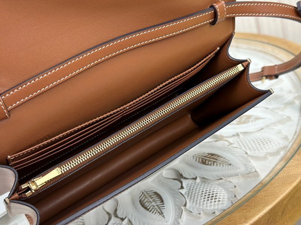 셀린느 엔벨롭 숄더백 트리오페 캔버스 & 카프스킨 탠 [매장가 350만원대]